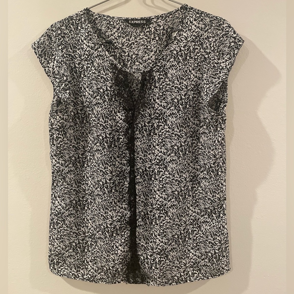 Express Black and White Short Sleeve Dress Shirt Blouse Size Small